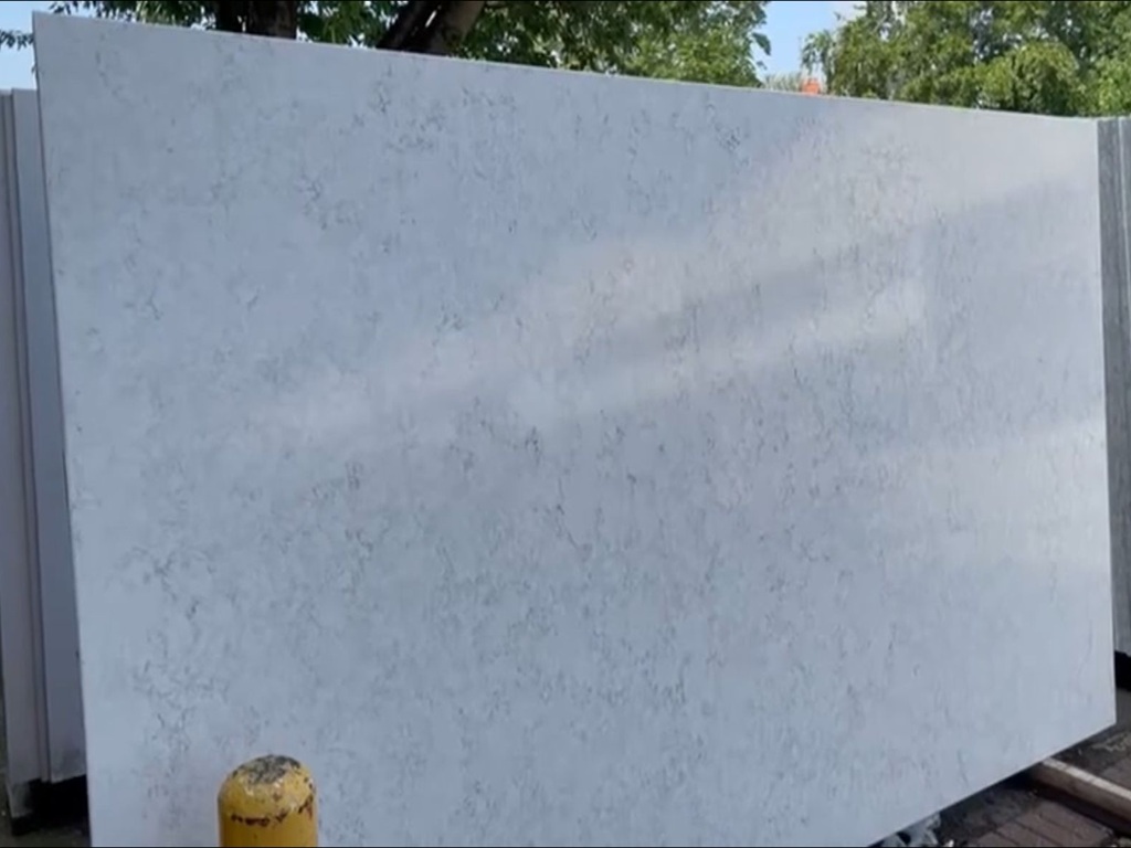 Cloudy Classic Quartz Stone worktop slab video thumbnail showing colour and texture