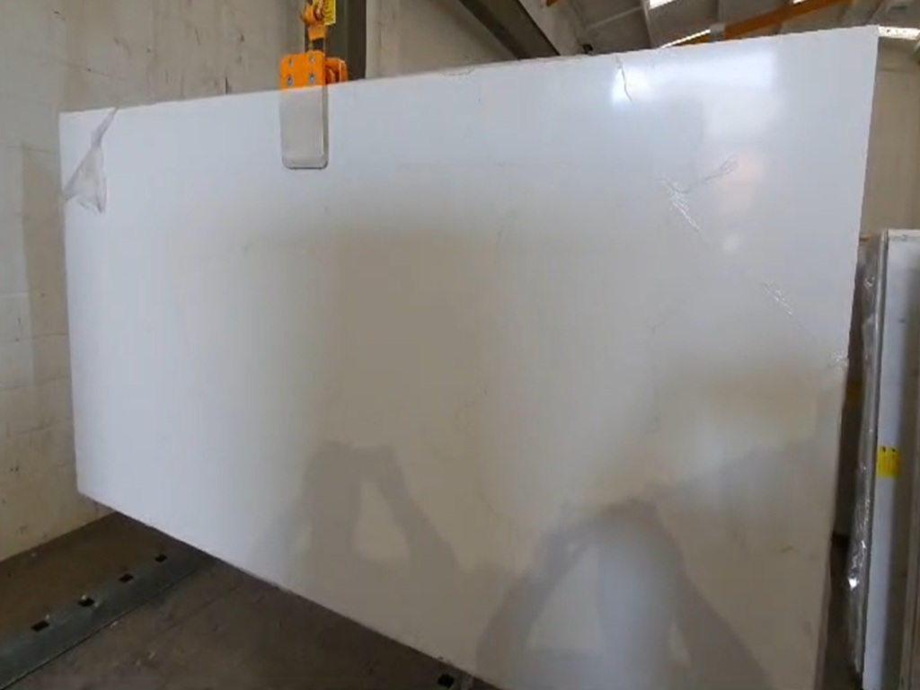 Misterio Gold Classic Quartz worktop slab video thumbnail showing colour and texture