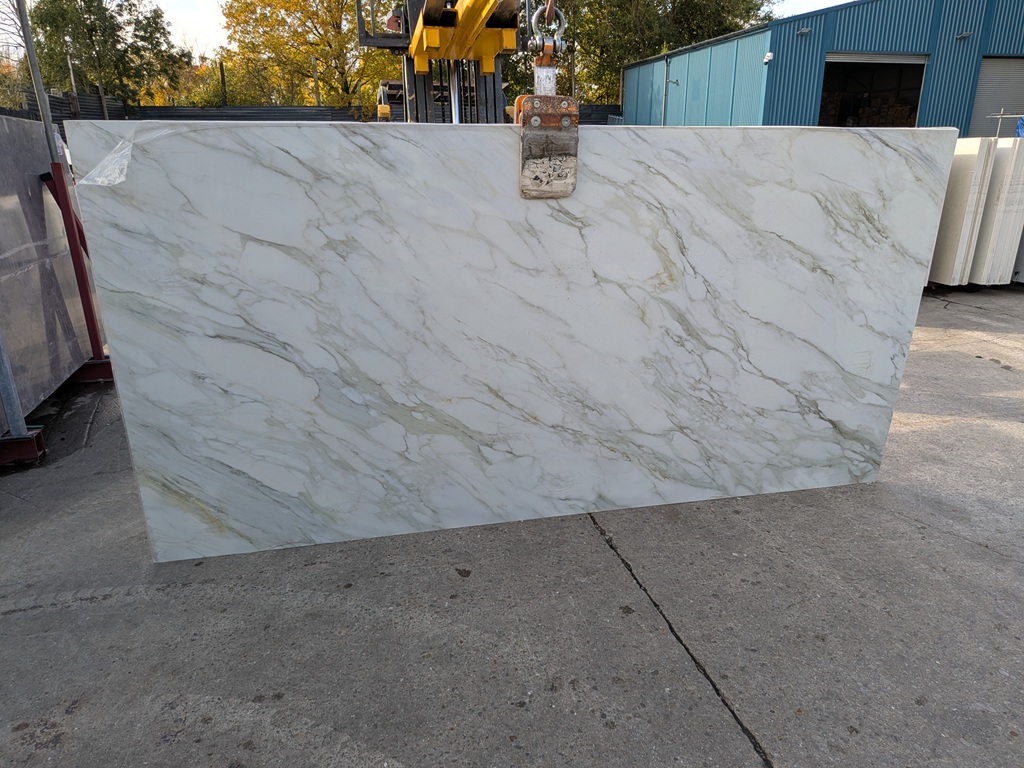 Calacatta Como 3D Quartz Noble Stone worktop slab video thumbnail showing colour and texture